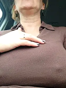 Snapshot of Elza01 chatting on October 5, 2025, 9:22 am Elza01 online show from October 5, 2025, 9:22 am