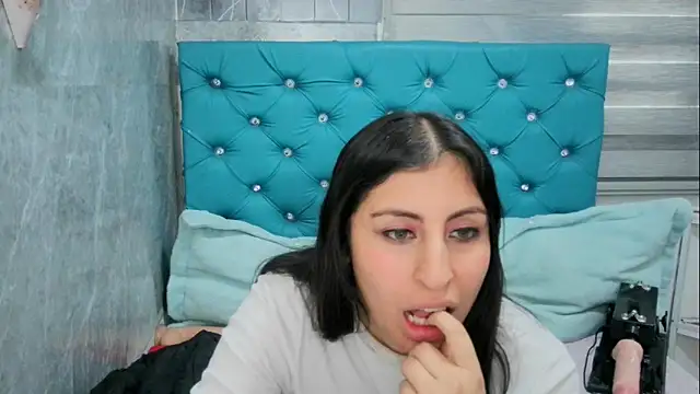 MAARYMOON online show from March 4, 2025, 5:45 pm