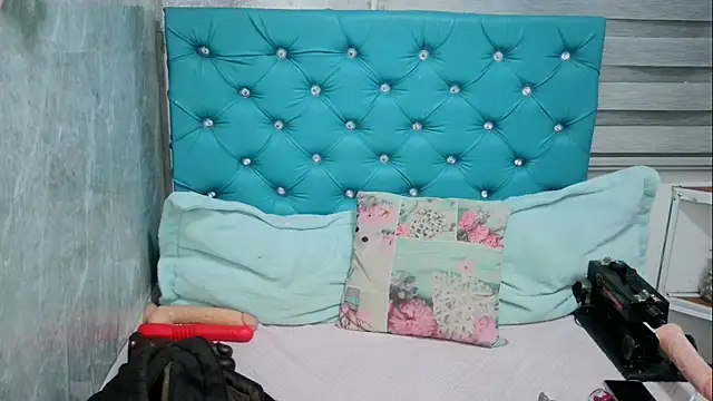 MAARYMOON online show from February 21, 2025, 11:11 am