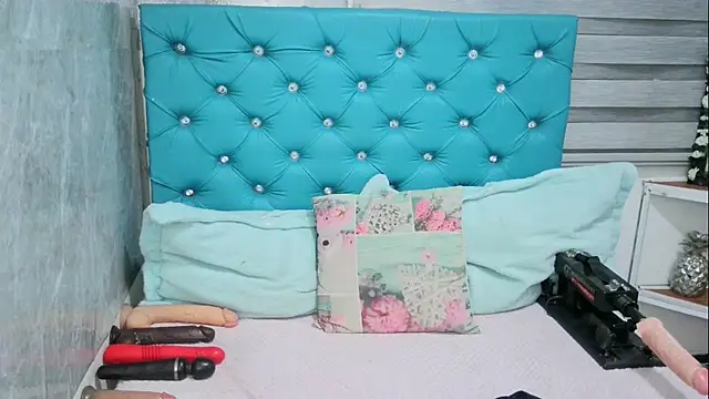 MAARYMOON online show from February 18, 2025, 11:00 am