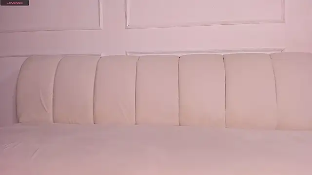 Snapshot of Emma_jonness chatting on January 8, 2025, 8:18 pm Emma jonness online show from January 8, 2025, 8:18 pm