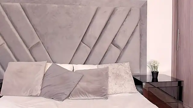 Snapshot of Emma_jonness chatting on February 13, 2025, 7:10 pm Emma jonness online show from February 13, 2025, 7:10 pm