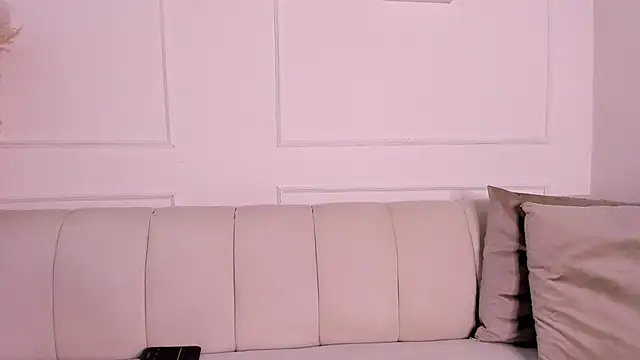 Snapshot of Emma_jonness chatting on February 5, 2025, 8:35 pm Emma jonness online show from February 5, 2025, 8:35 pm