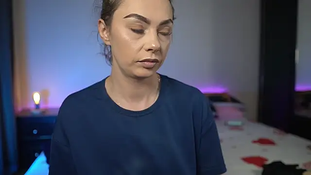 TiffanyPierce online show from December 1, 2025, 9:15 pm