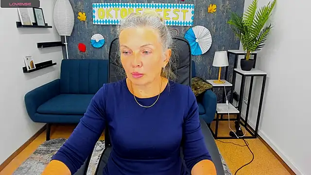 Abby Moore  online show from September 10, 2025, 12:26 pm