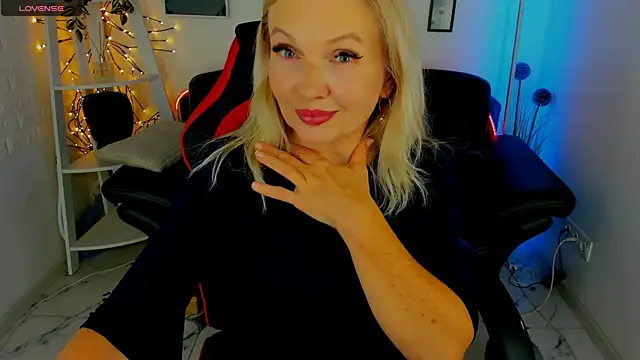 Abby Moore  online show from March 2, 2025, 2:04 pm