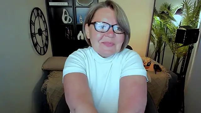 Snapshot of Shannonshine chatting on June 24, 2026, 1:10 pm Shannonshine online show from June 24, 2026, 1:10 pm