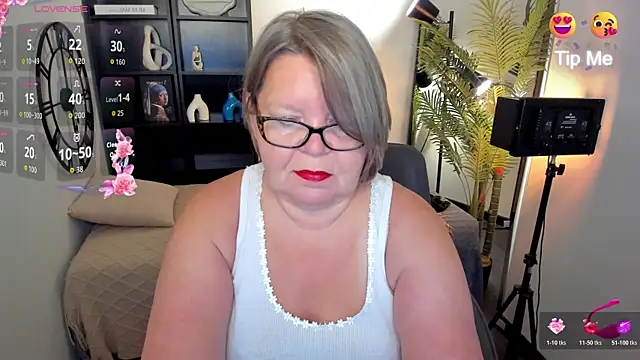 Snapshot of Shannonshine chatting on July 21, 2026, 5:20 am Shannonshine online show from July 21, 2026, 5:20 am