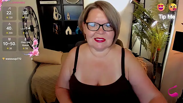 Snapshot of Shannonshine chatting on July 22, 2026, 1:24 pm Shannonshine online show from July 22, 2026, 1:24 pm
