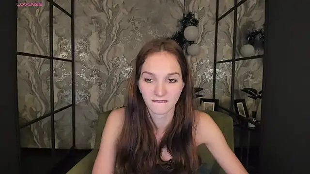 Snapshot of MirandaGlow chatting on January 9, 2025, 5:44 am MirandaGlow online show from January 9, 2025, 5:44 am