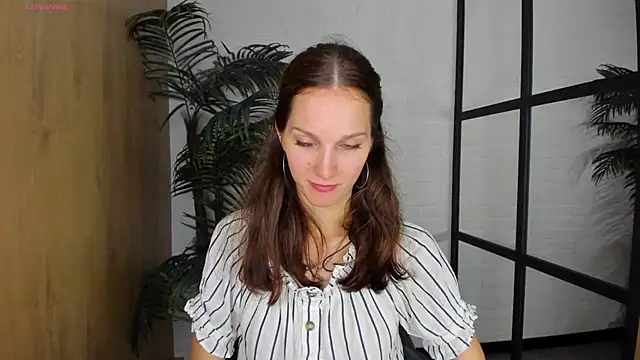 Snapshot of MirandaGlow chatting on September 10, 2025, 5:50 am MirandaGlow online show from September 10, 2025, 5:50 am