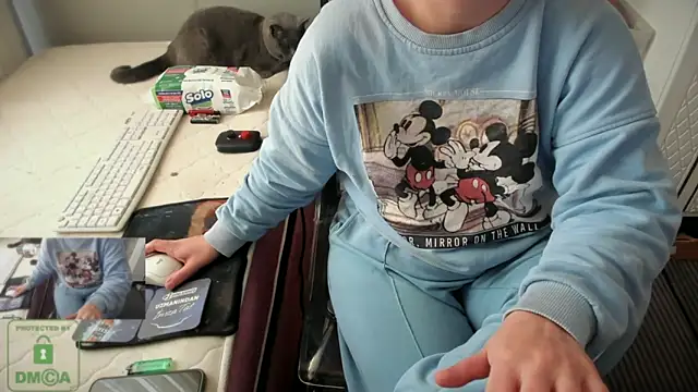 Snapshot of bisexyelizz chatting on December 2, 2025, 8:27 am bisexyelizz online show from December 2, 2025, 8:27 am