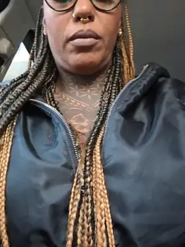 Snapshot of DarkDea chatting on December 1, 2025, 2:51 pm DarkDea online show from December 1, 2025, 2:51 pm