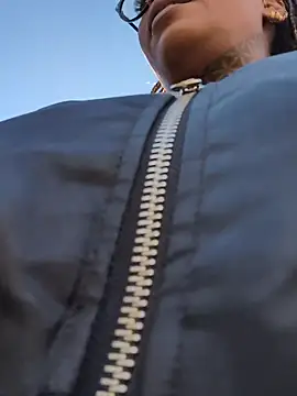 Snapshot of DarkDea chatting on November 30, 2025, 1:45 pm DarkDea online show from November 30, 2025, 1:45 pm