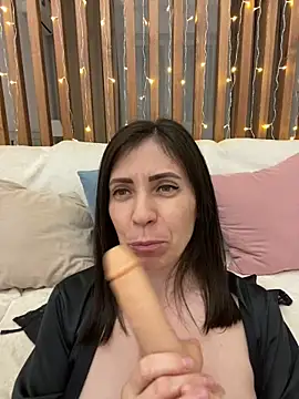 HotyWinter online show from March 15, 2025, 8:10 pm