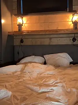 Snapshot of EllaMae chatting on October 27, 2025, 1:45 pm EllaMae online show from October 27, 2025, 1:45 pm