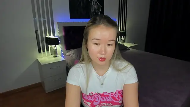 PollyOcean online show from November 30, 2025, 1:01 pm