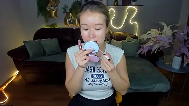 PollyOcean online show from December 5, 2025, 9:52 am