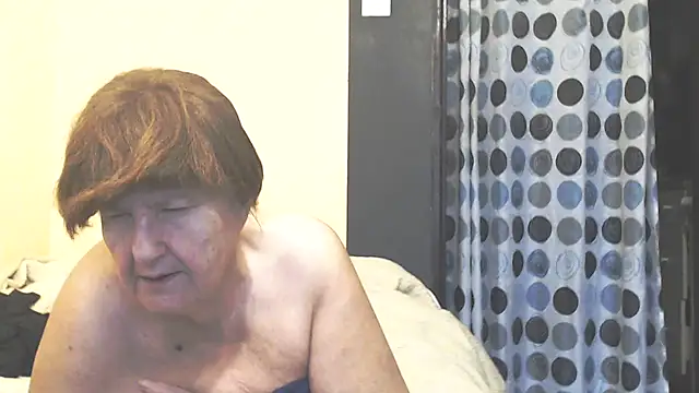 Snapshot of MioritaHard chatting on December 5, 2025, 10:03 am MioritaHard online show from December 5, 2025, 10:03 am