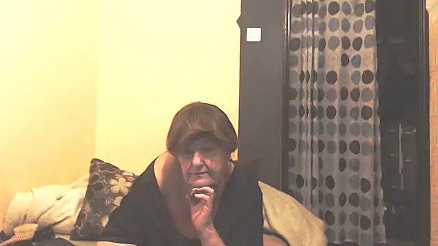 Snapshot of MioritaHard chatting on November 11, 2025, 11:42 pm MioritaHard online show from November 11, 2025, 11:42 pm