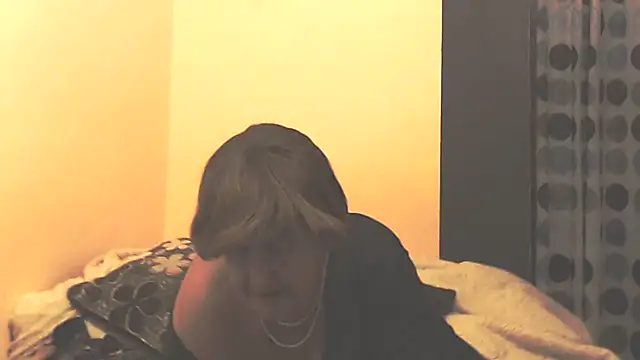 Snapshot of MioritaHard chatting on November 19, 2025, 9:59 pm MioritaHard online show from November 19, 2025, 9:59 pm