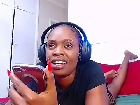 Snapshot of LuciousLips96 chatting on November 25, 2025, 7:03 pm LuciousLips96 online show from November 25, 2025, 7:03 pm