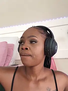 Snapshot of LuciousLips96 chatting on November 10, 2025, 7:13 am LuciousLips96 online show from November 10, 2025, 7:13 am