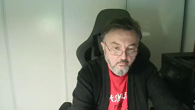 Snapshot of steb06 chatting on December 3, 2025, 4:39 pm steb06 online show from December 3, 2025, 4:39 pm