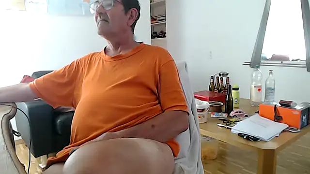 Snapshot of silvio-aus-luzern-CH chatting on July 18, 2026, 6:33 am silvio-aus-luzern-CH online show from July 18, 2026, 6:33 am