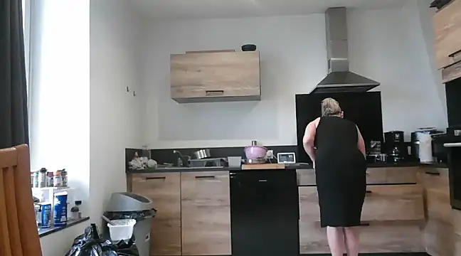 Snapshot of lilie69 chatting on February 12, 2025, 11:07 am lilie69 online show from February 12, 2025, 11:07 am