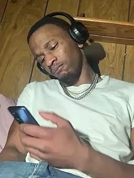 Snapshot of Tristris100 chatting on December 7, 2024, 12:03 am Tristris100 online show from December 7, 2024, 12:03 am