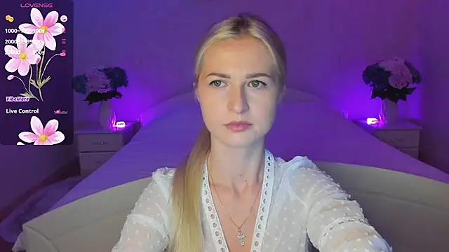 Snapshot of AnnaCarrera chatting on October 25, 2025, 7:03 pm AnnaCarrera online show from October 25, 2025, 7:03 pm