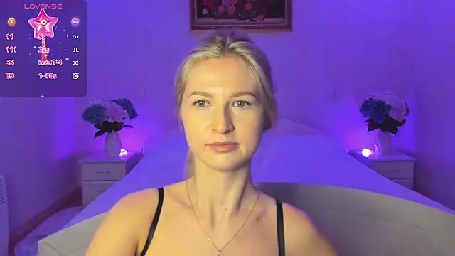 Snapshot of AnnaCarrera chatting on November 18, 2025, 8:34 pm AnnaCarrera online show from November 18, 2025, 8:34 pm