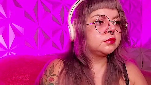 Snapshot of Satyn_doll chatting on October 31, 2025, 12:40 am Satyn doll online show from October 31, 2025, 12:40 am