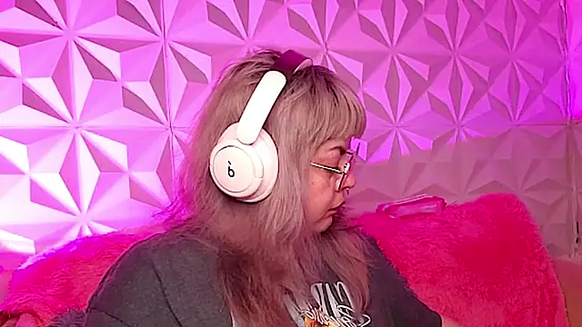 Snapshot of Satyn_doll chatting on November 27, 2025, 12:11 am Satyn doll online show from November 27, 2025, 12:11 am