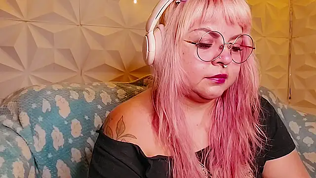 Snapshot of Satyn_doll chatting on June 6, 2026, 11:43 pm Satyn doll online show from June 6, 2026, 11:43 pm