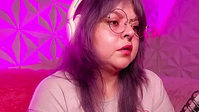 Snapshot of Satyn_doll chatting on October 23, 2025, 2:32 am Satyn doll online show from October 23, 2025, 2:32 am