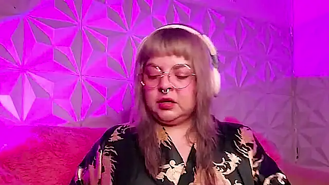 Snapshot of Satyn_doll chatting on November 16, 2025, 10:35 pm Satyn doll online show from November 16, 2025, 10:35 pm