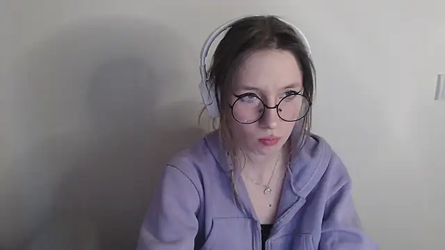  Hanna Moon  online show from April 13, 2026, 11:47 am