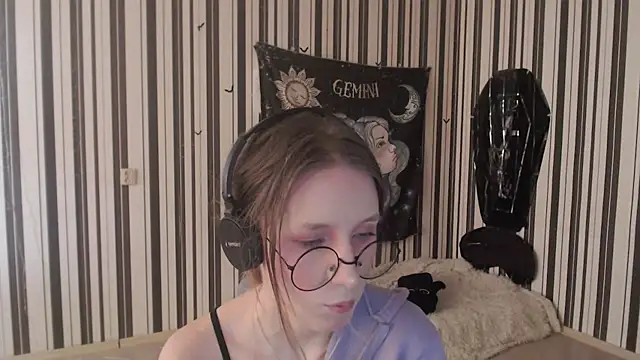 Snapshot of _Hanna_Moon_ chatting on November 4, 2025, 12:09 pm Hanna Moon online show from November 4, 2025, 12:09 pm