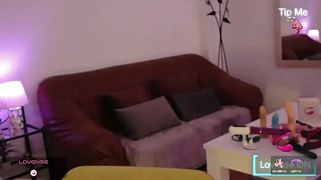 Snapshot of little_susie chatting on September 24, 2025, 8:10 am little susie online show from September 24, 2025, 8:10 am