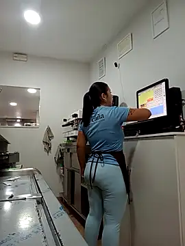 Snapshot of little_susie chatting on October 27, 2025, 9:10 am little susie online show from October 27, 2025, 9:10 am