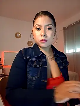 Snapshot of little_susie chatting on October 22, 2025, 8:25 am little susie online show from October 22, 2025, 8:25 am