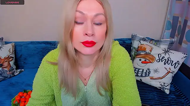 Snapshot of EllenMoore chatting on March 2, 2026, 3:07 am EllenMoore online show from March 2, 2026, 3:07 am