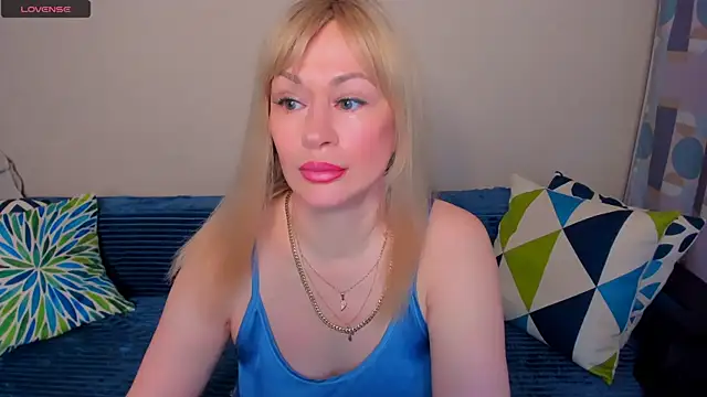 EllenMoore online show from May 24, 2026, 3:06 am