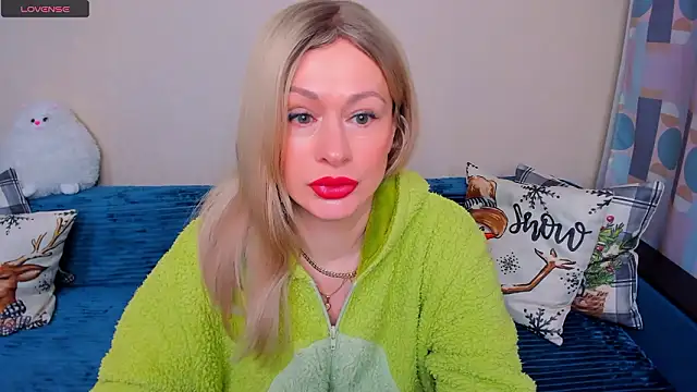 Snapshot of EllenMoore chatting on March 4, 2026, 3:03 am EllenMoore online show from March 4, 2026, 3:03 am