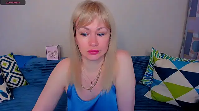 EllenMoore online show from June 12, 2026, 3:04 am