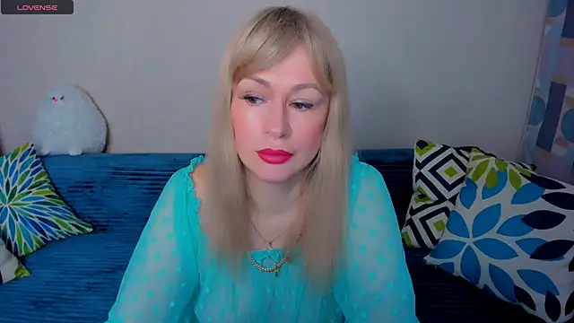 EllenMoore online show from April 22, 2026, 3:13 am