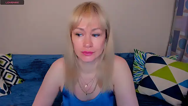 EllenMoore online show from June 17, 2026, 3:06 am