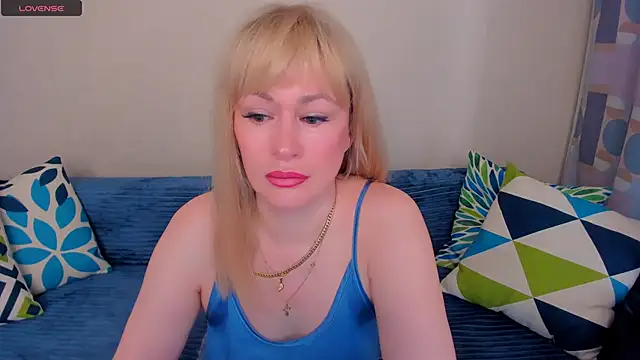 EllenMoore online show from June 5, 2026, 3:22 am